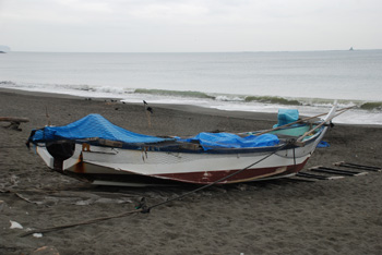 茅ヶ崎海岸の地曳網の船