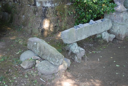 白鬚神社のカンカン石