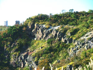 山頂崖の成層構造