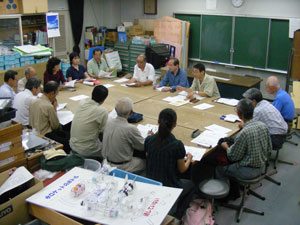 相模川の生い立ちを探る会　雨天中止のため館内で200回記念事業の検討会を開催