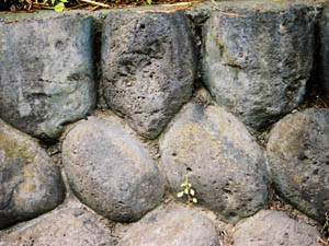 富士系玉石の石垣
