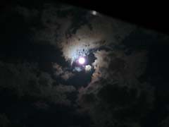 月の光で染まる雲１