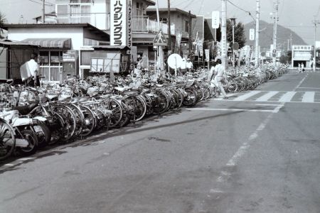 平塚駅西口の放置自転車