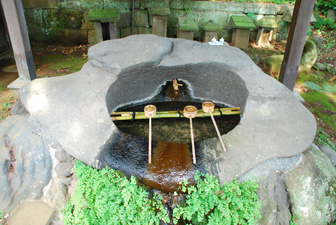 子之神社の手水鉢