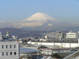 博物館屋上から富士山を眺める