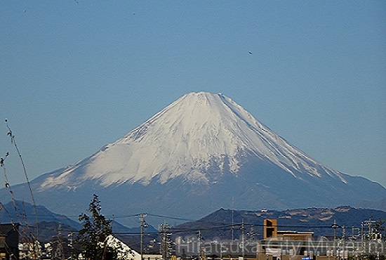 新年の富士山20220105平塚（撮影　松本富美江）.jpg