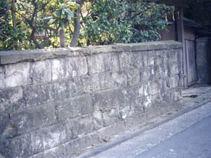 鎌倉石の塀