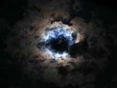 月の光で染まる雲２